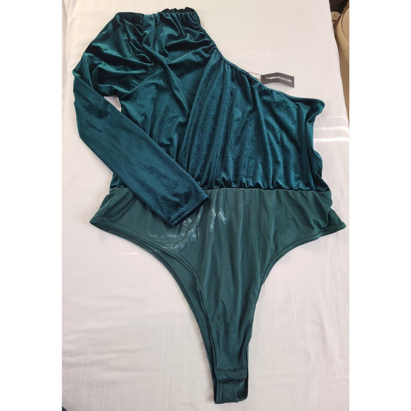 NWT Pretty Little Things One Shoulder Velvet Bodysuit Emerald Green Size 24 - Picture 2 of 10